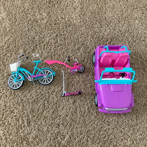 Barbie - Assorted Dolls and Accessories - Picture 5 of 7